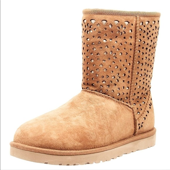 Shoes - 𝅺ugg Classic Cardy Flora Perf Short Boot